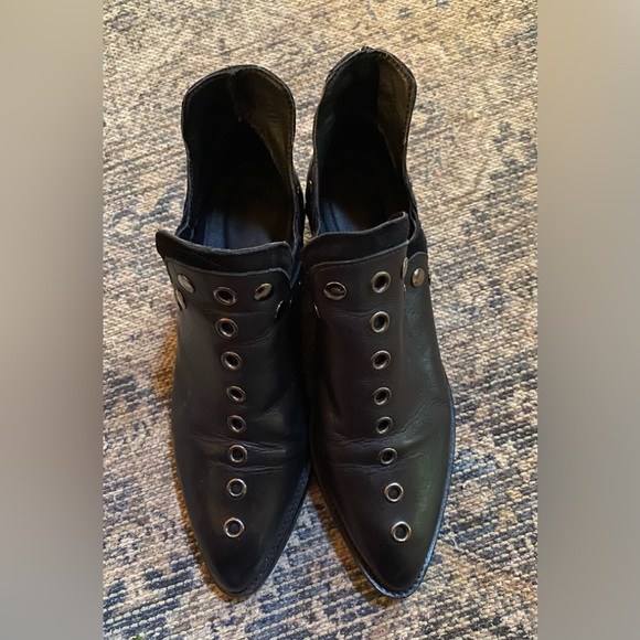 ✨Leather Grommet Shootie made in Spain size 38/7.5✨ - Picture 2 of 8